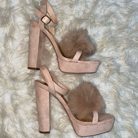 Tan heels with cute furry pom - Picture 1 of 6
